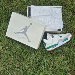 Jordan White and Green Men's Shoes